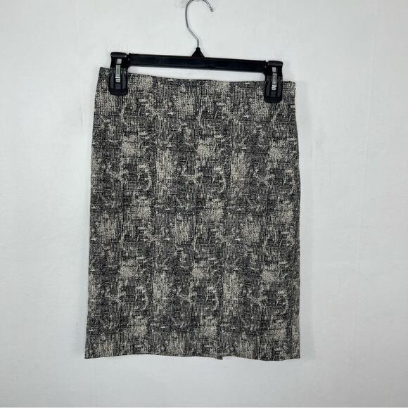 MM LaFleur Noho Lined Pencil Skirt in Black White Crackle Size 0P - Picture 13 of 14